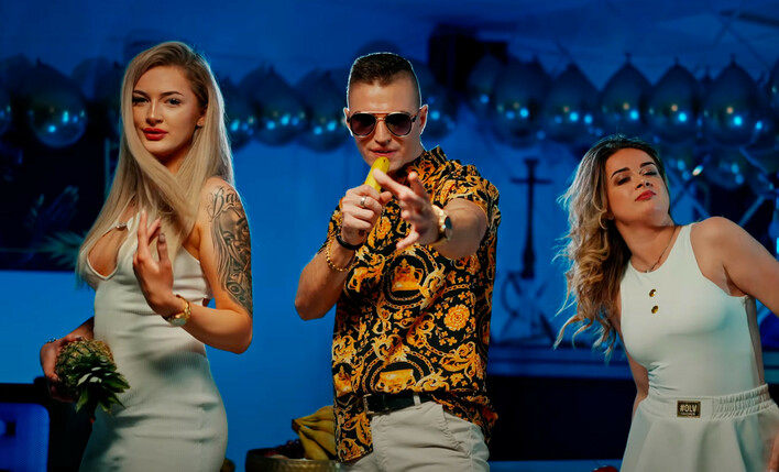 Gorąca premiera! Oskaro i jego taneczny hit ”Bikini” szturmuje branżę muzyczną! 