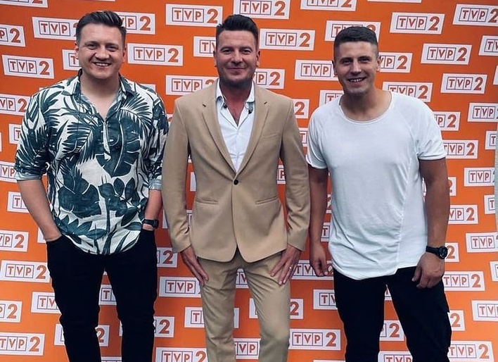 Gorąca premiera utworu Power Play podbija serca fanów! To nowa jakość disco polo?! Fani już komentują! 