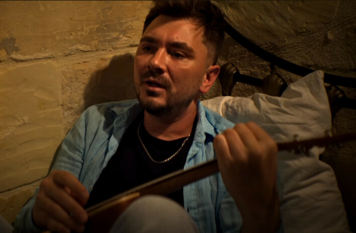 Gorąca premiera! Syn króla disco polo Daniel Martyniuk w debiutanckim teledysku pt. „Nigdy nie zapomnę„