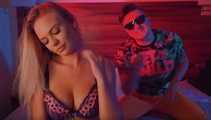 Gorąca produkcja pt. "Miss Mokrego Podkoszulka" | VIDEO