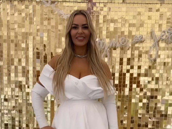 Gorąca stylizacja - Paula Karpowicz na poprawinach! Zobacz, jak gwiazda disco polo zaskoczyła wszystkich swoją odważną kiecką!