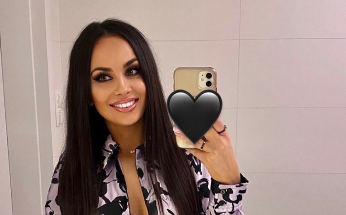 Gorąca wokalistka disco polo kusi w szlafroku! Fani zachwyceni Mileną Grzywacz z formacji Szpilki ”Mila ale Ty mnie rozgrzewasz”