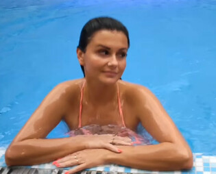 Gorące kadry z basenu! Znana wokalistka disco polo odważnie odsłoniła swoje ponętnie ciało! Fani 