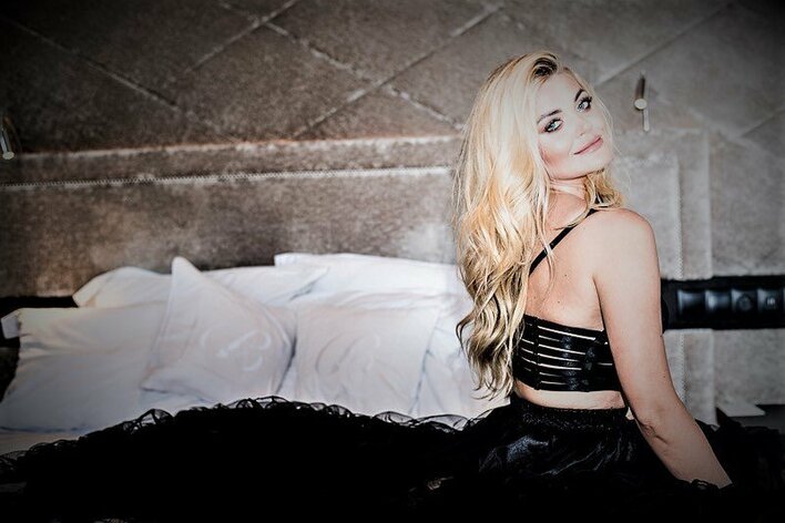 GORĄCE zdjęcia gwiazdy disco polo! Artystka swoją kobiecością rozpala zmysły!