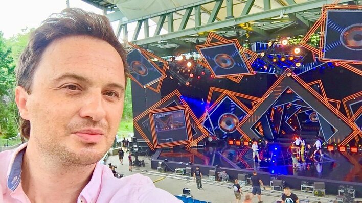 Lider znanej grupy disco polo pokazał zdjęcie bez koszulki! Spójrzcie tylko na jego klatę! 