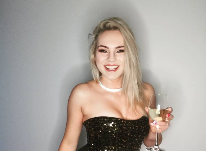 Gorące zdjęcia znanej wokalistki disco polo. Głęboki dekolt nie pozwala oderwać wzroku! 