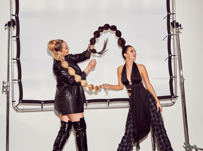 Gorące zdjęcie Topek podbija sieć! Angelika Żmijewska i Paula Karpowicz wyglądają jak prawdziwe modelki! Fani oczarowani! 