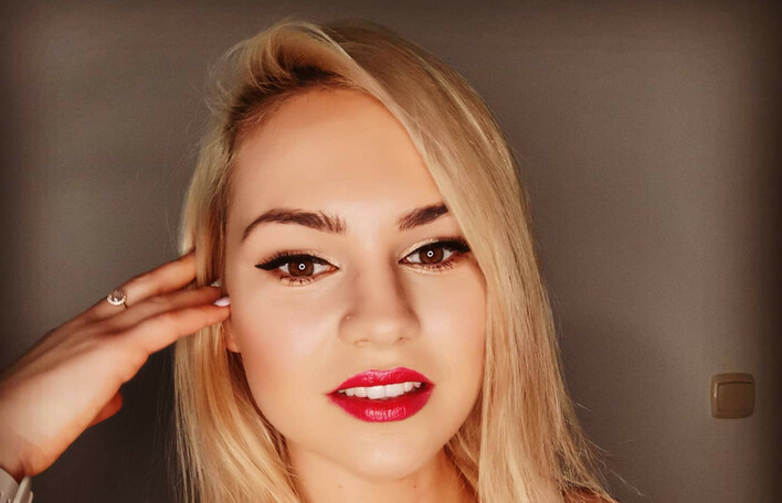 Gorące zdjęcie uwielbianej wokalistki disco polo w łazience! Sylwia z Weź nie pytaj potrafi rozpalić zmysły!