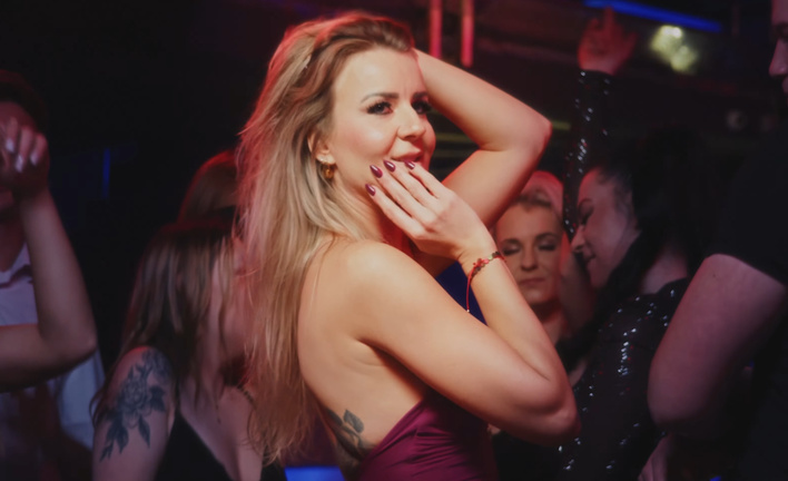 Gorący klimat i taneczne emocje! "Zaraz zapytam" to nowa propozycja od Mistrza Pierwszego Planu