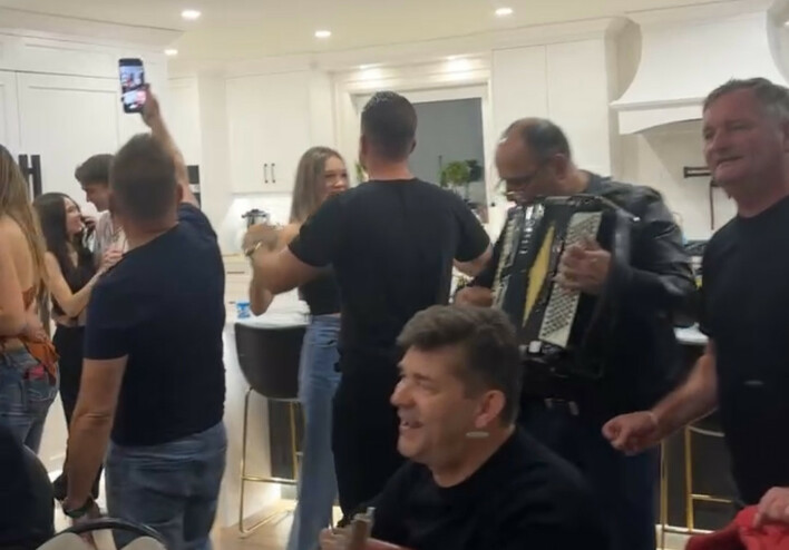 „Granica„ w wykonaniu gwiazd disco polo: Mig, Zenon Martyniuk, Valdi, Maciej Smoliński, Kroppa, Kaspi podbijają internet! | VIDEO