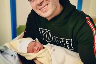 Gratulacje! Wokalista disco polo po raz TRZECI został ojcem! Zobaczcie zdjęcia z sali!