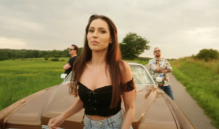 Greso w letnim klimacie: Gorąca premiera disco polo „Czego pragnę„
