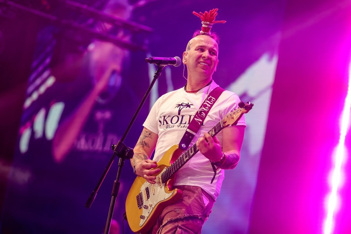 Groźby śmierci i zdewastowane auto. Luxon opisał dramatyczny atak podczas powrotu z koncertu