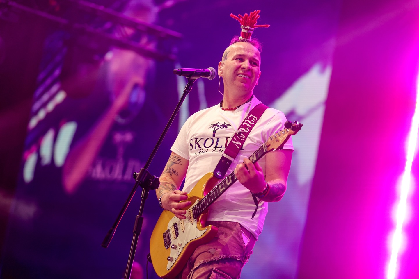 Groźby śmierci i zdewastowane auto. Luxon opisał dramatyczny atak podczas powrotu z koncertu