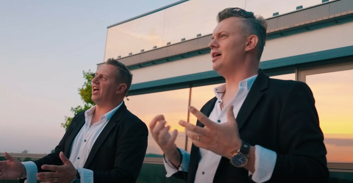 Grupa Akces i Dance 2 Disco: „Najpiękniejsza„ zdobywa serca fanów disco polo!

