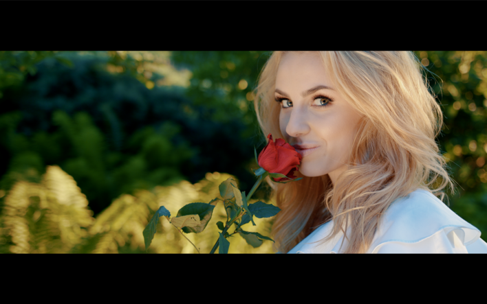 Grupa Defis z niezwykłą nowością pt. "Róże".