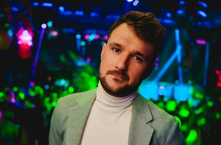 DEFIS: Wiemy co szykuje znany gwiazdor disco polo Karol Zawrotniak! Będziecie oczarowani! Tylko u nas!