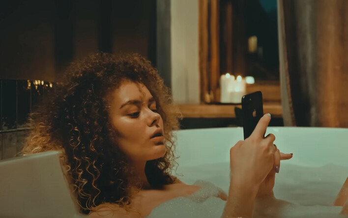 „Piękna„ wkroczyła na salony DISCO POLO?! Fani: „super muza, fajny bit„ Czy ta produkcja podbije listy przebojów?