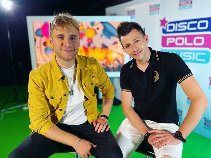 Wypadek gwiazd disco polo! Samochód zespołu Menelaos uderzył w sarnę na drodze [Zdjęcia]