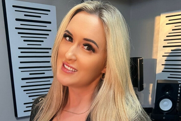 Gwiazda disco polo - Jesika z głębokim dekoltem! Zobacz jak rozpala nas na początku lutego!