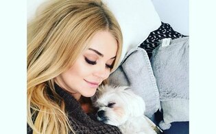 Gwiazda disco polo boi się porodu. Lekarze zdecydowali się na cesarskie cięcie.