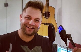 Gwiazda disco polo dba o patriotyzm swoich pociech | VIDEO