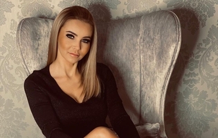 Prześliczna gwiazda disco polo odsłoniła kształtny biust! Fani oniemieli! Jest idealny?!