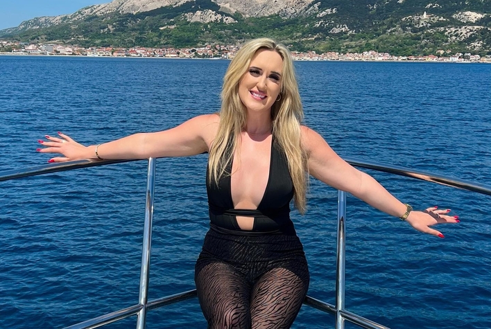 Gwiazda disco polo Jesika z odważnym dekoltem w Chorwacji - internauci oszaleli na jej punkcie