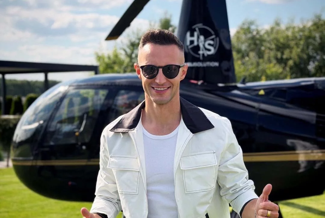 Gwiazda disco polo Kuba Urbański z Playboys ma własny helikopter?