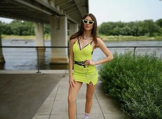 Prześliczna gwiazda disco polo pokazała zgrabne nogi i głęboki dekolt! Lawina komentarzy w sieci! 