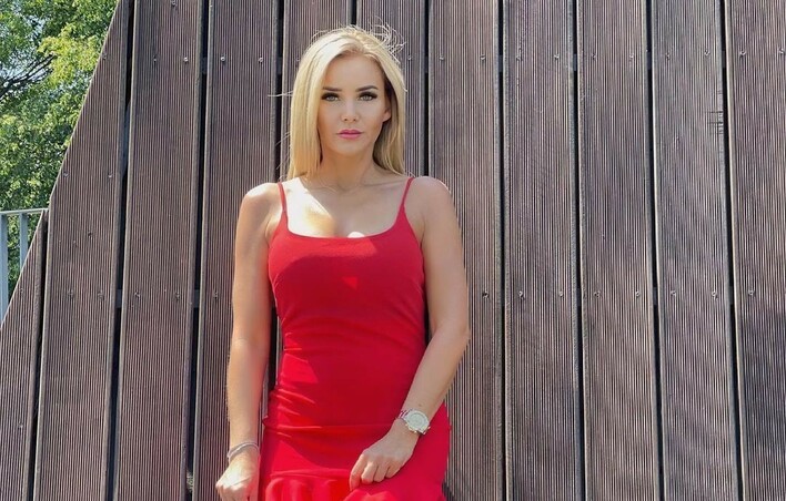 Gwiazda disco polo odsłoniła niezwykle ponętne i zgrabne nogi! Cudowna, 100 procent kobiecości. Fani zachwyceni! 