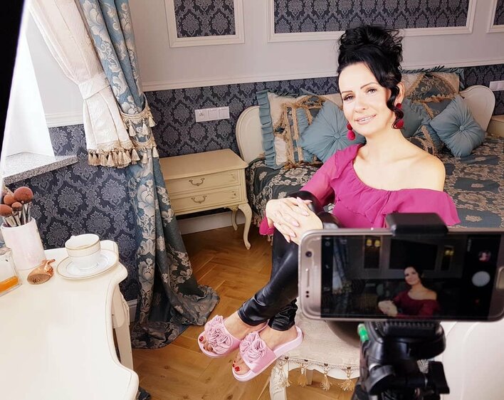 Wokalistka została pozbawiona „możliwości zarabiania na chleb” a robi coś niesamowitego!