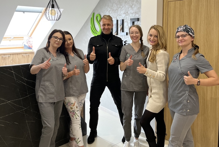 Gwiazdor disco polo Marek z zespołu News poprawił swój wygląd i zafundował sobie zęby „udało się wypracować zniewalający efekt„