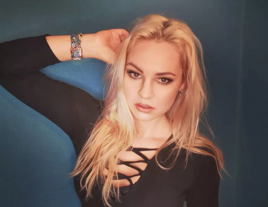 Gwiazda disco polo Sylwia Morcinek Weź nie Pytaj na wyciągnięcie ręki! Urocza gwiazda disco polo wystawiła na aukcję wyjątkową ofertę! 