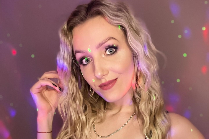 Gwiazda disco polo zszokowała BARDZO GORĄCYMI zdjęciami! Casandra na ustach Polaków!