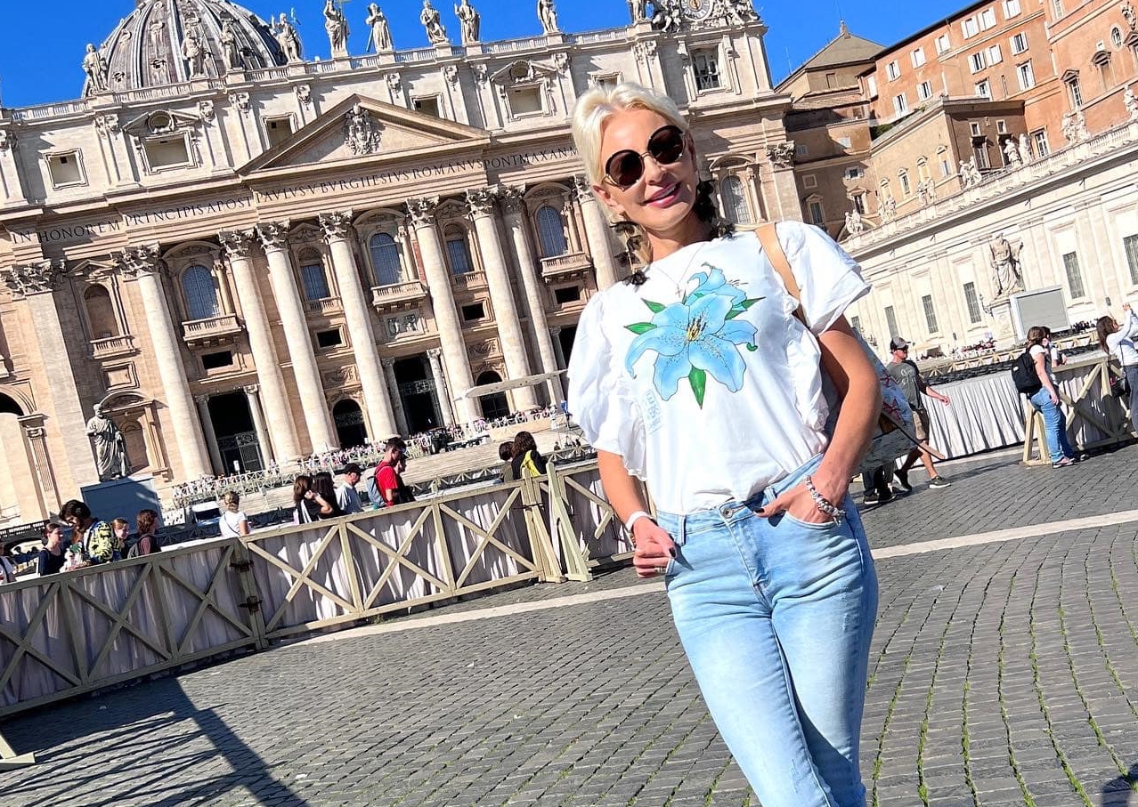 Co z karierą? Znana wokalistka disco polo wyleciała do Rzymu! Wiemy, co tam robi! 