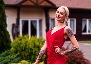 Gwiazda disco polo zdjęła ubranie i odważnie pozuje! Ognista fotka podbija internet! 