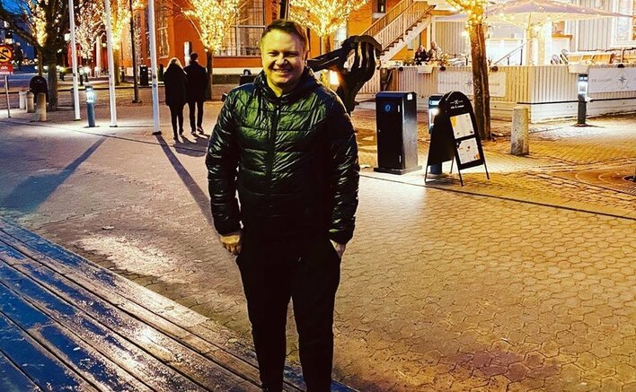 Popularny wokalista disco polo zdradził plany sylwestrowe! Brzmi prawie jak z bajki! 