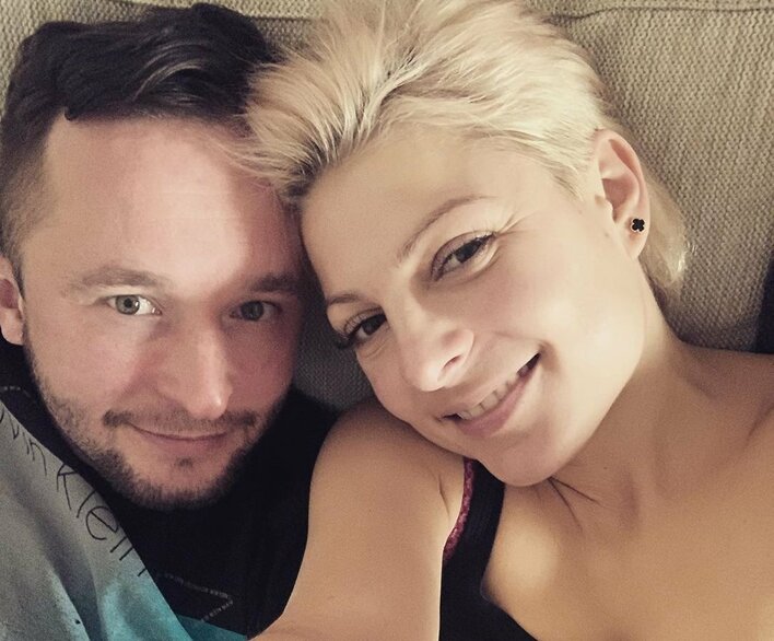 Magda Narożna (Piękni i Młodzi) w ramionach nowego partnera! Para zachwyca namiętnym pocałunkiem!