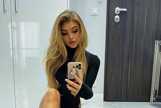 Gwiazdeczka disco polo w przezroczystej bluzce! Jej garderoba więcej odsłania niż zasłania!