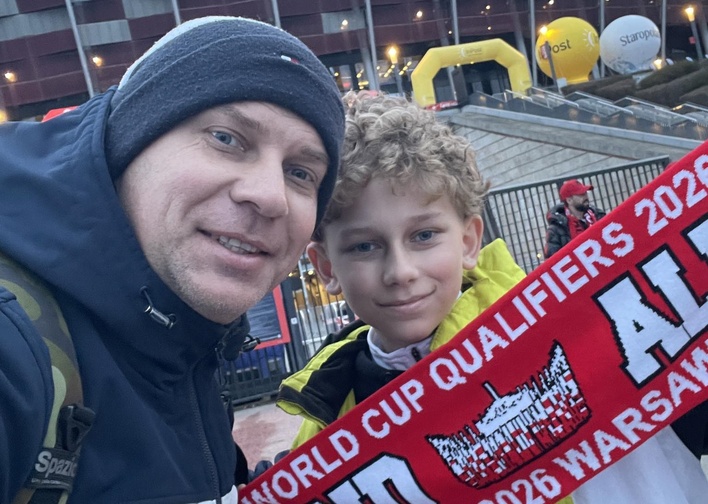 Gwiazdor disco polo Marcin Siegieńczuk z synem na meczu Polska Albania. Pokazali wspólne zdjęcie