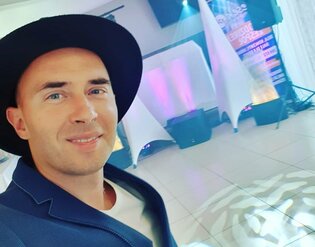 Gwiazdor disco polo obsypany prezentami! Ogrom podarków szokuje!