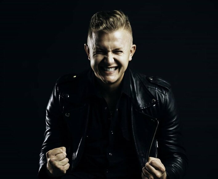 Dawid Narożny zdradził w spektakularny sposób płeć dziecka! Wokalista disco polo nie kryje szczęścia!