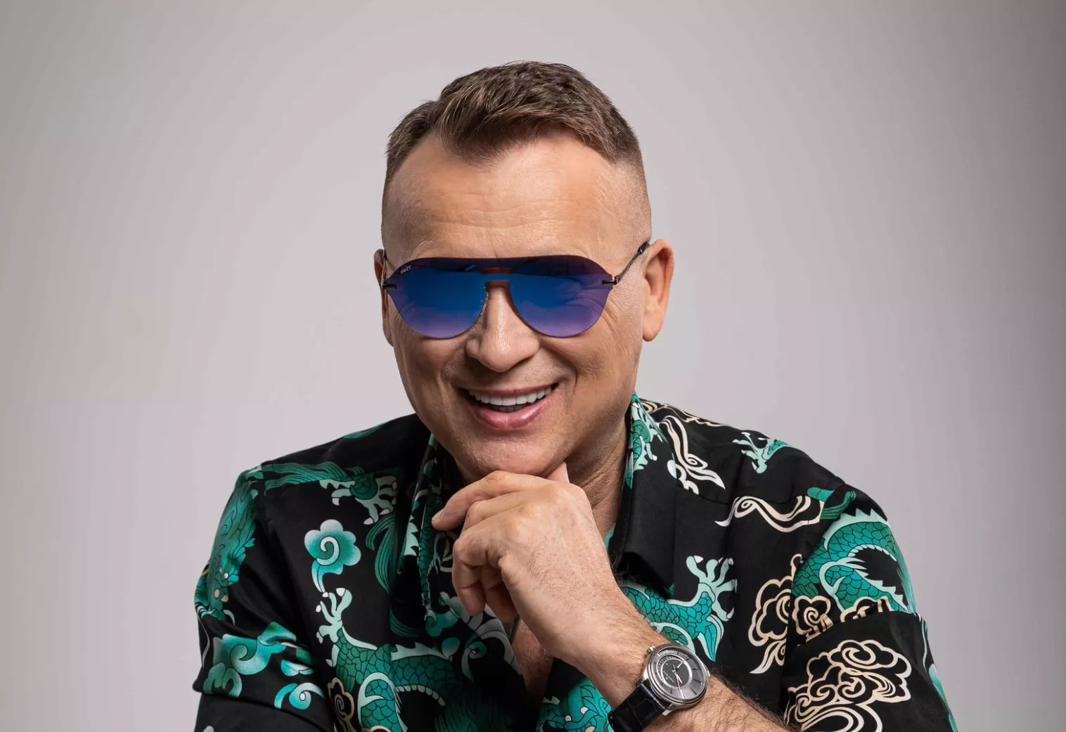 Gwiazdor disco polo pokazał swój dom! Jest skromnie i pięknie?! Jego wnętrze zaskakuje!