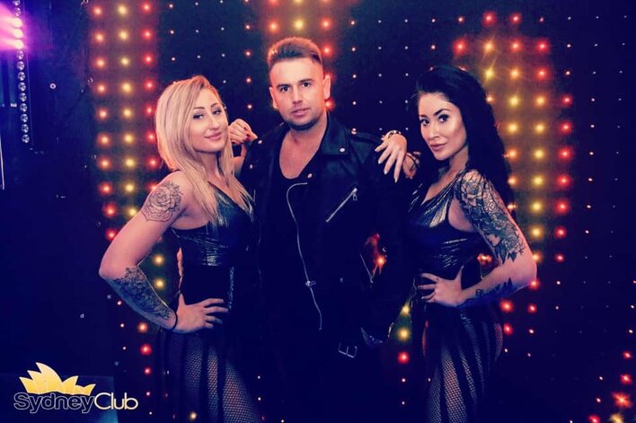 Gwiazdor disco polo pokazał swoje  miliony. Ta liczba robi wrażenie!! 