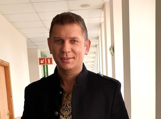 Gwiazdor disco polo pokazał umięśnioną klatę! Fanki artysty mdleją z wrażenia