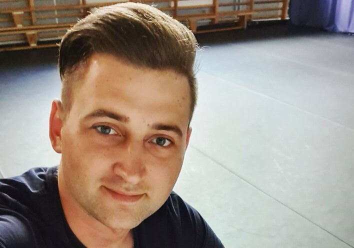 Gwiazdor disco polo sięgnął po broń! Szokujący materiał w sieci!