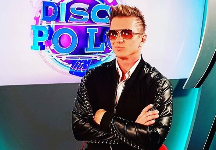 Gwiazdor disco polo szokuje wyglądem!  Na tych zdjęciach widać wszystko! 