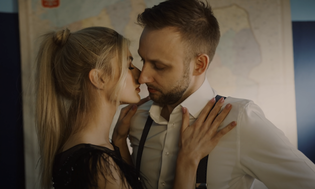 Gwiazdor disco polo wdał się w romans z kryminalistką i uciekł z pieniędzmi! 