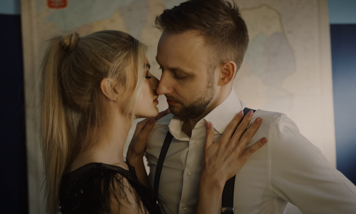 Gwiazdor disco polo wdał się w romans z kryminalistką i uciekł z pieniędzmi! 